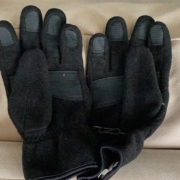 The North Face Black Insulated Gloves - Picture 2 of 4